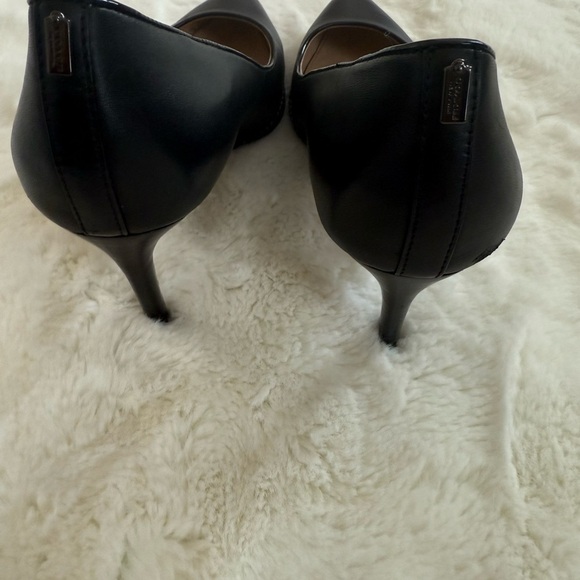 👠 COACH Black Studded Pointed Toe Leather High Heel Pumps Size 8 - Picture 5 of 15